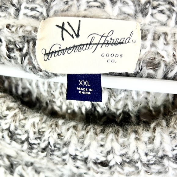 UNIVERSAL THREAD |🧶 Gray White Super Chunky Oversized Thick Knit Sweater ✨NWT!✨ - Picture 7 of 9